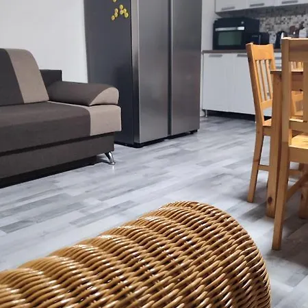 Hegyi Menedek Vendeghaz Nyaraló